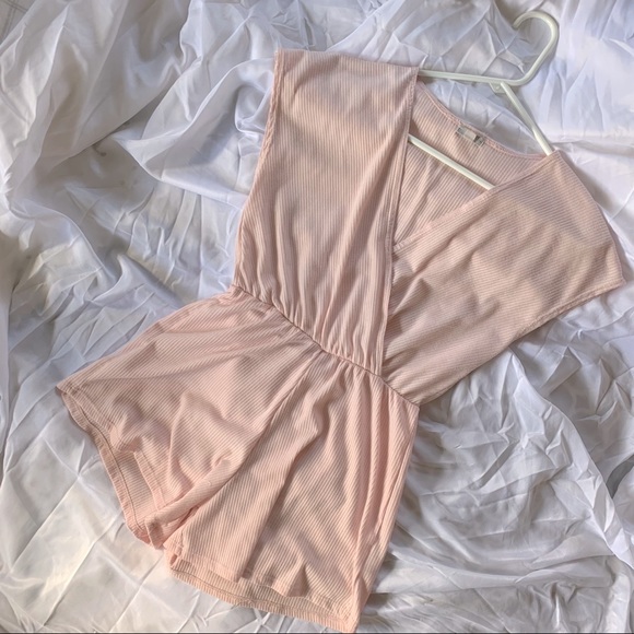 Short sleeved romper - Picture 2 of 6